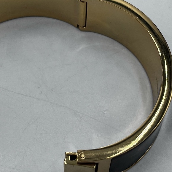 J Crew Tortoise Gold Hinge clamp bracelet Bangle Width: 3/4" - Picture 11 of 16